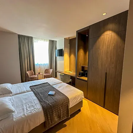 Select Hotel